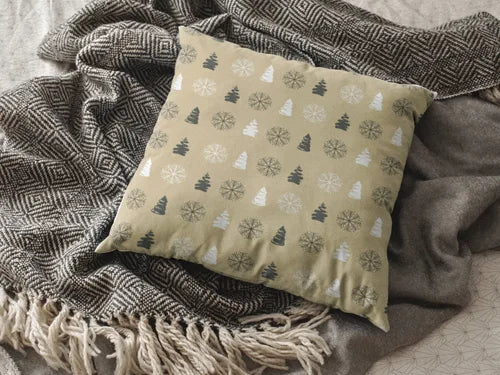 beautiful-christmas-pattern-cushion