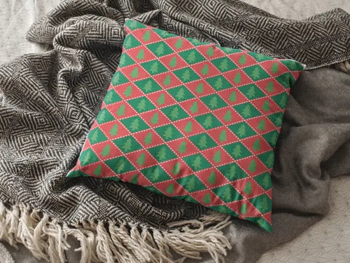 christmas-cushion-cover-theyayacafe_1