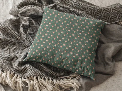 christmas-cushion-cover-theyayacafe_5