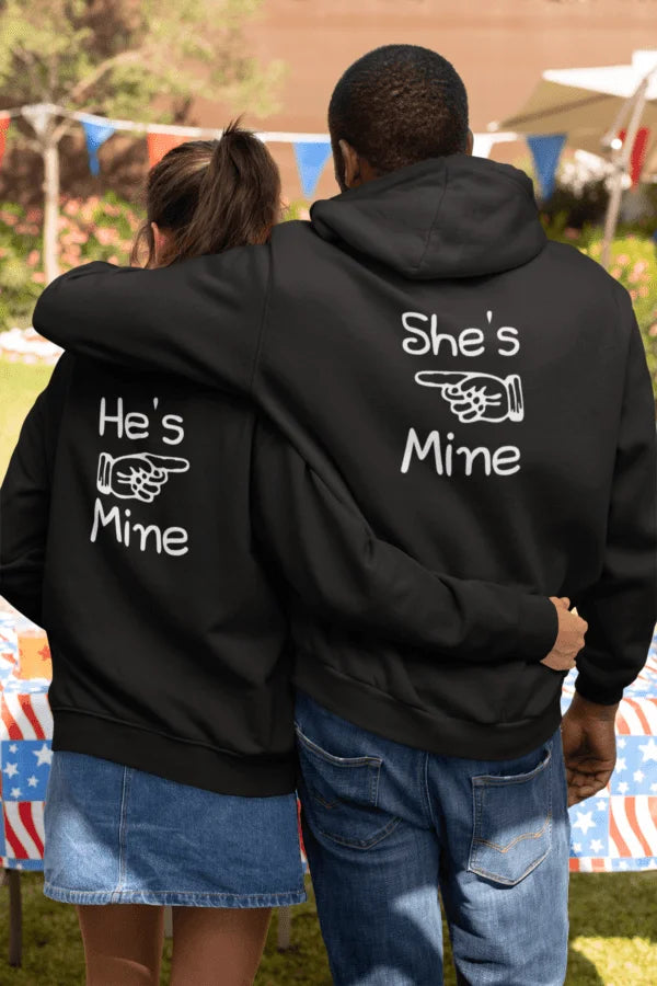 hoodie-mockup-of-a-couple-hugging-on-the-4th-of-july-33023-1-600×900