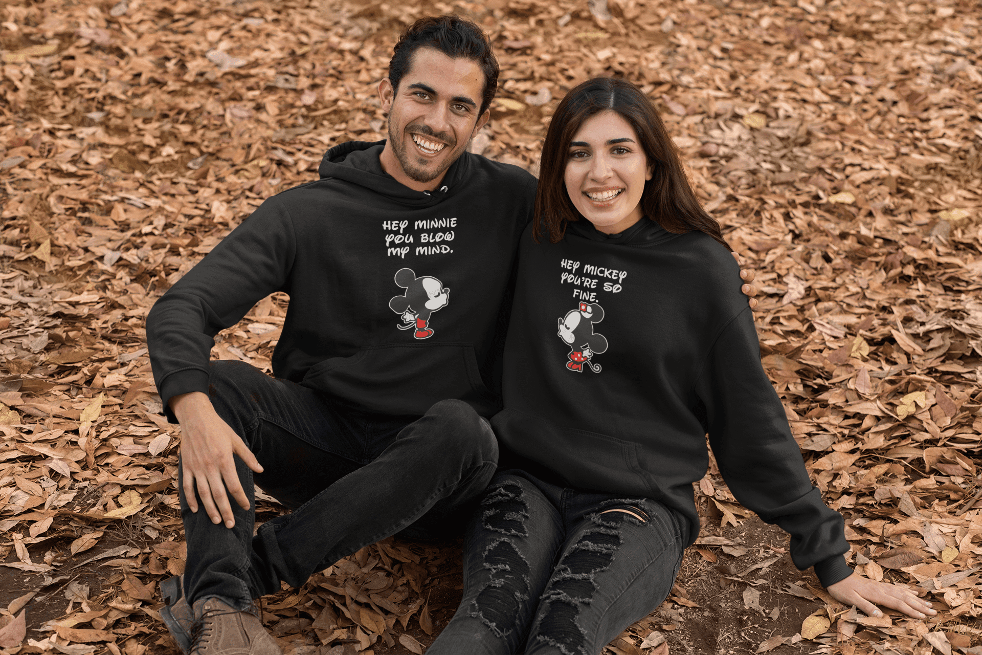 hoodie-mockup-of-a-young-couple-in-autumn-31806-6