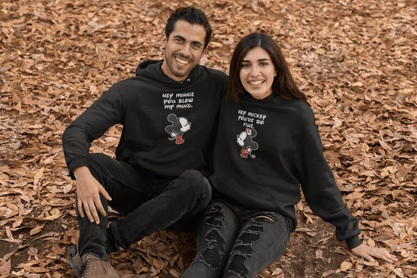 hoodie-mockup-of-a-young-couple-in-autumn-31806-6