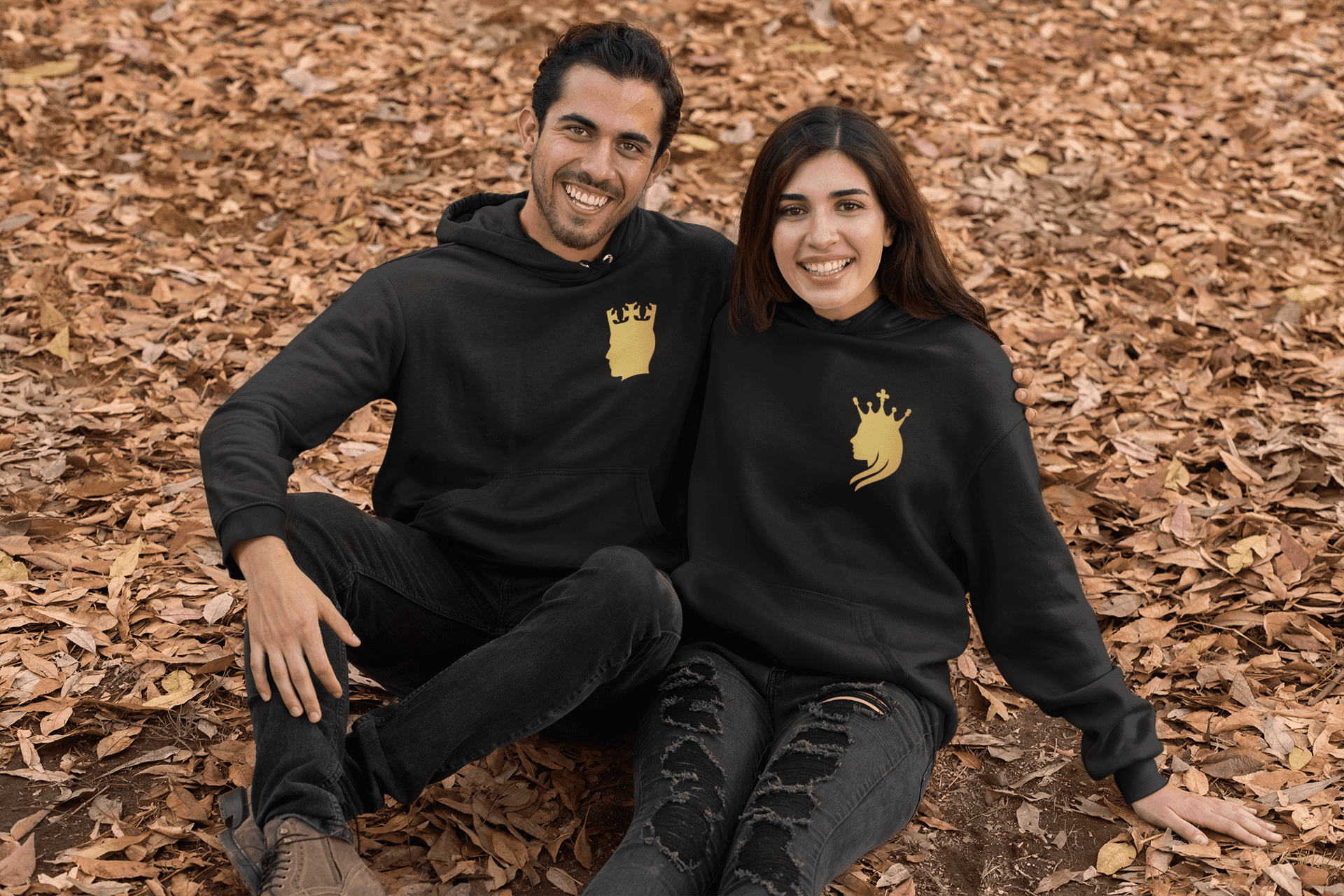 hoodie-mockup-of-a-young-couple-in-autumn-31806.png