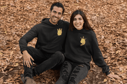 hoodie-mockup-of-a-young-couple-in-autumn-31806.png
