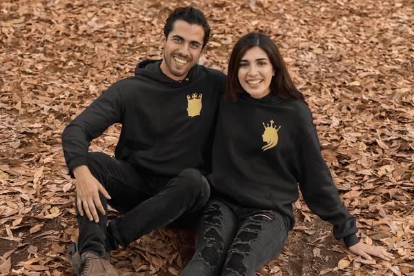 hoodie-mockup-of-a-young-couple-in-autumn-31806.png