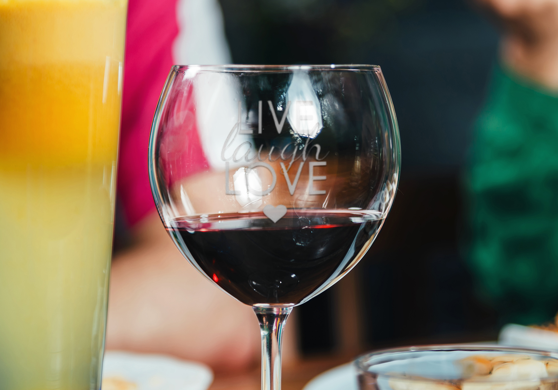 wine-glass-mockup-36814-r-el2