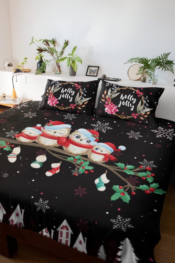 Sitting Owls Christmas Bedsheet