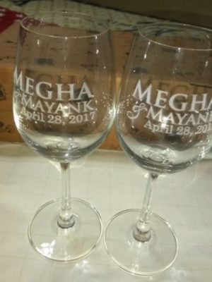 Engraved-Wedding-Couple-Monogram-Champagne-Flutes-Set